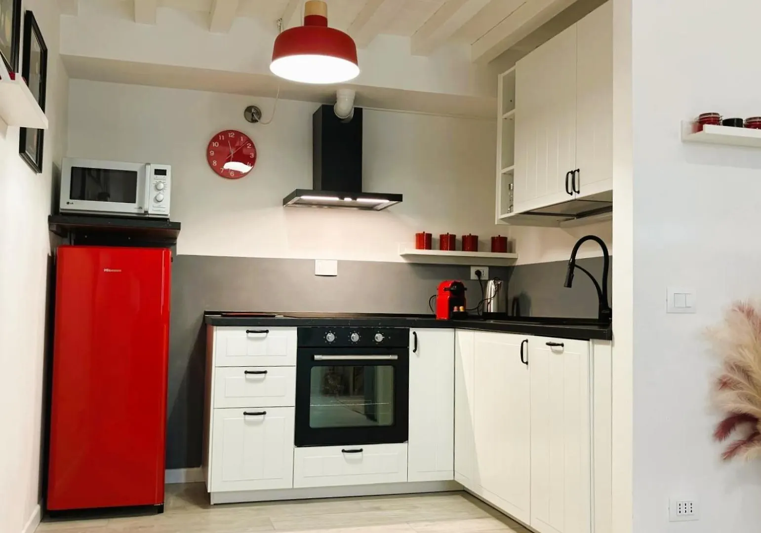 Red Lily Apartment Firenze