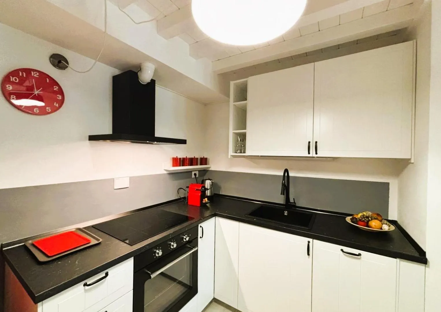 Red Lily Apartment Флоренция 0*,  Италия