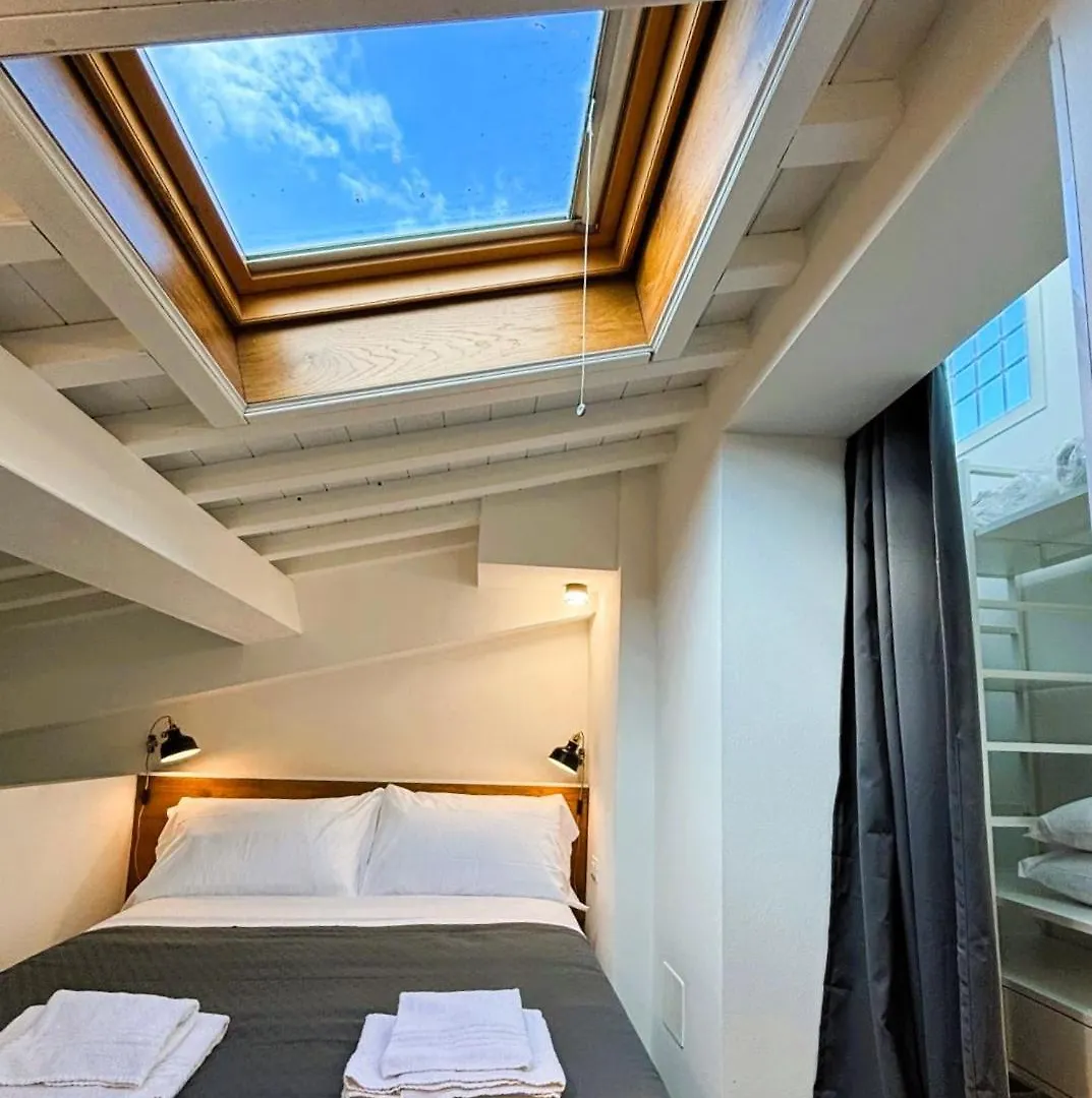 Red Lily Apartment Флоренция