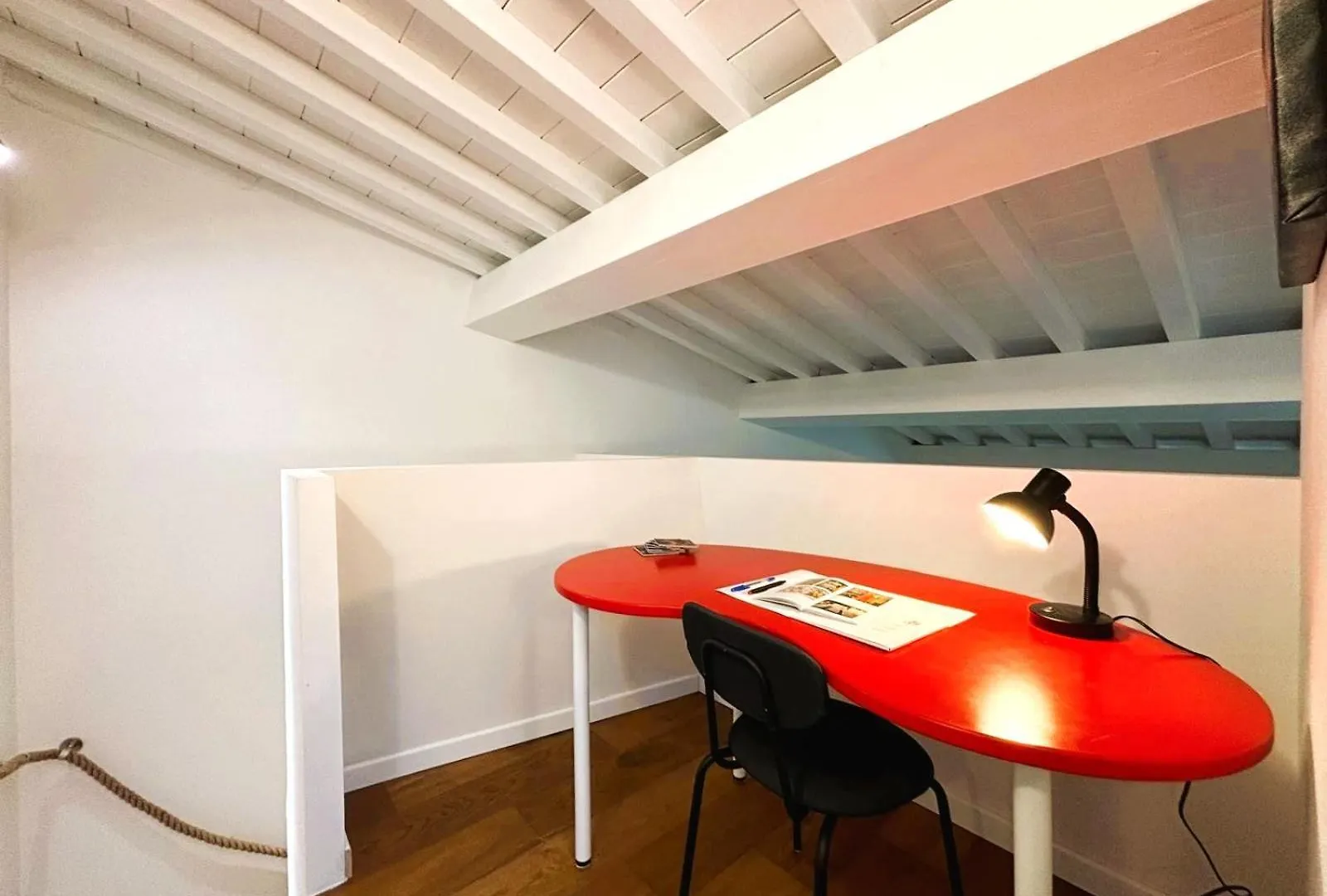 Red Lily Apartment Флоренция Италия