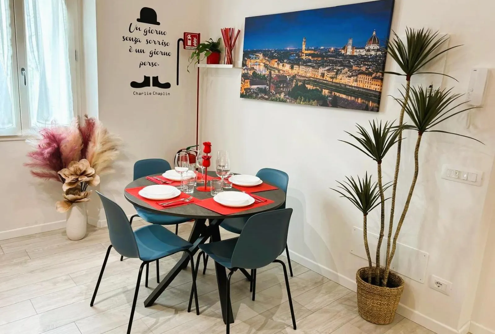 Red Lily Apartment Флоренция