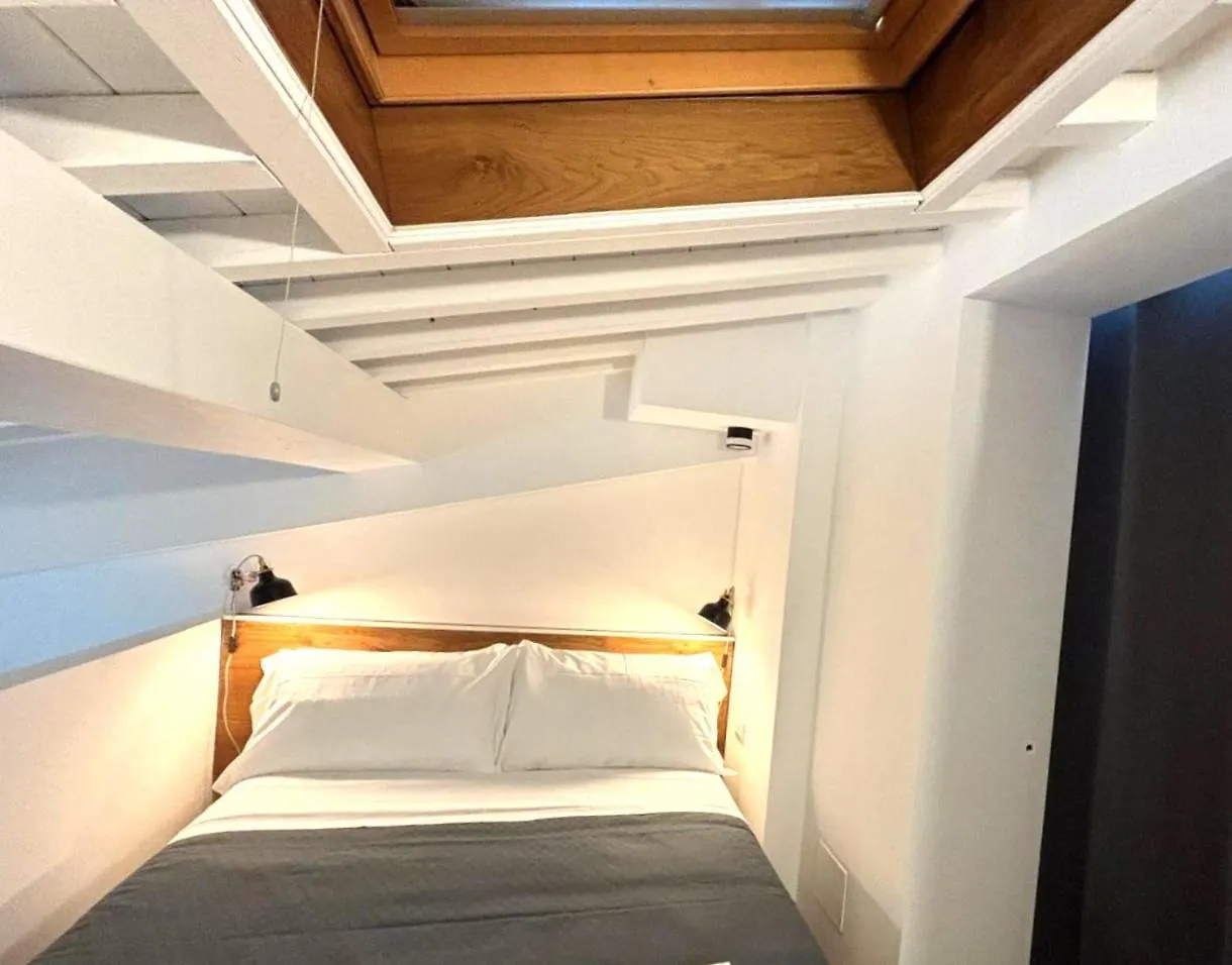 Red Lily Apartment Флоренция